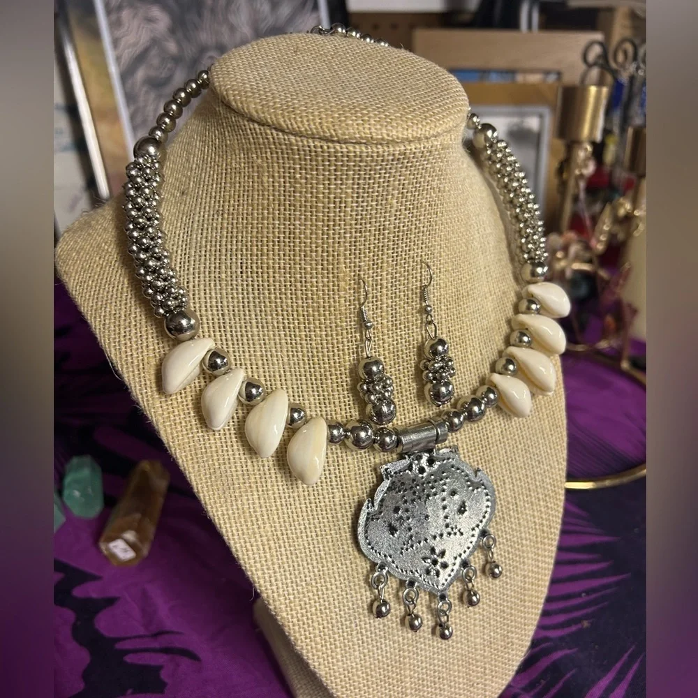 NEW Oxidized Silver Metal Shell Hindu Navratri Choker Necklace Set - Picture 3 of 4